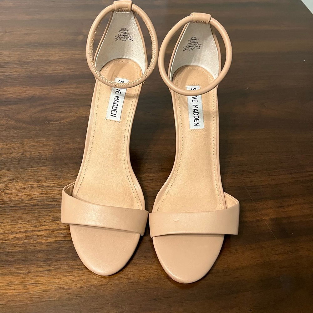Steve Madden tan leather heels. Size 8.5.